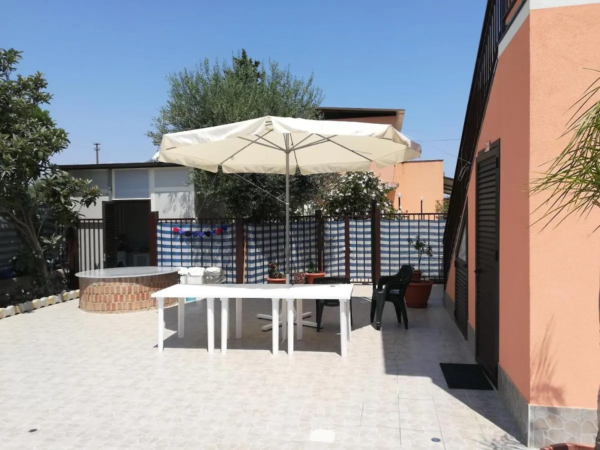 Villa due delfini Syracuse 0*,  Italia